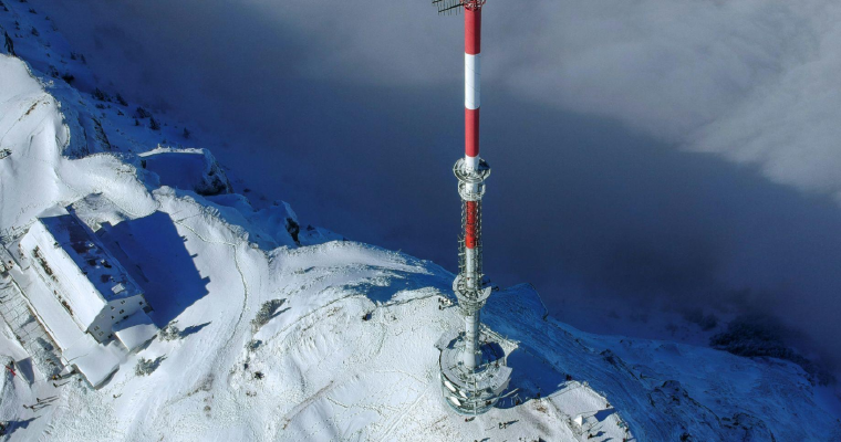 Telecommunications tower